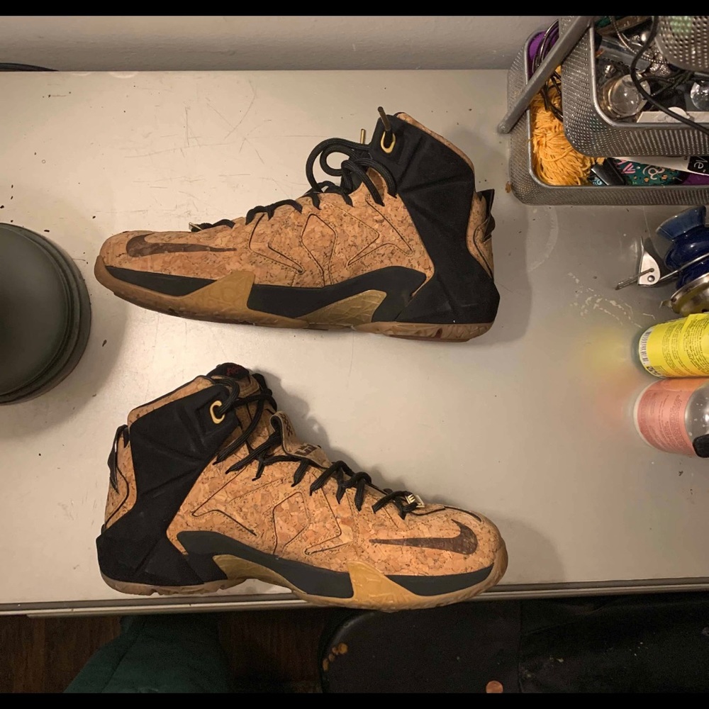 Shoes - Picture 2 of 6